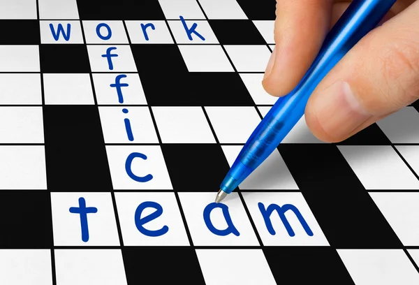 Crossword робота, офіс та команда — стокове фото