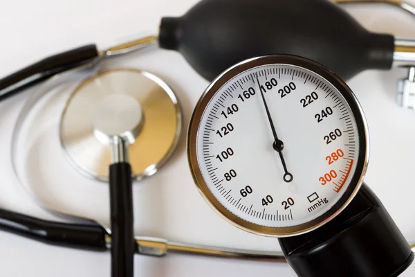 Scale of pressure and stethoscope — Stock Photo, Image