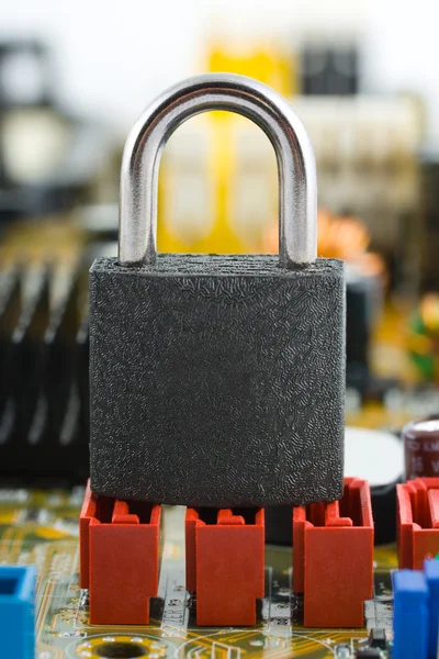 Lock on computer board — Stock Photo, Image
