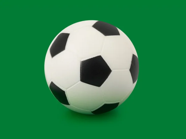 Fotbalový míček na zelené — Stock fotografie