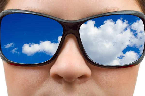 Woman in sunglasses and sky reflection — Stock Photo, Image