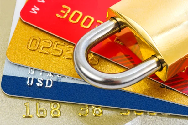 Kredi kartları ve kilit — Stok fotoğraf