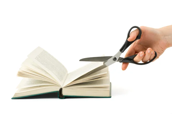 Рука з ріжучою книгою ножицями — стокове фото