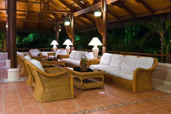 Interno della reception dell'hotel tropicale — Foto Stock
