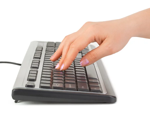 Клавиатура и рука компьютера — стоковое фото
