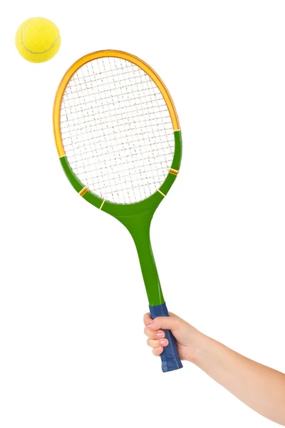 Ruka s tenisovou raketu a míček — Stock fotografie