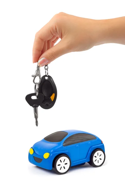 Hand met sleutel en auto — Stockfoto