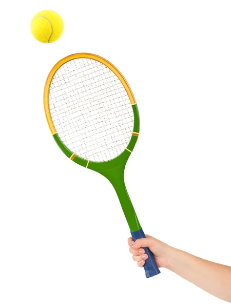 Ruka s tenisovou raketu a míček — Stock fotografie