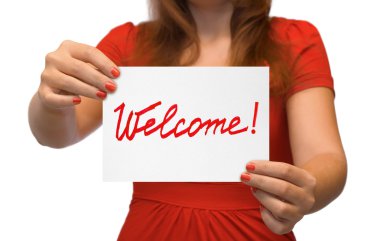 hoş geldiniz kartı olan kadın