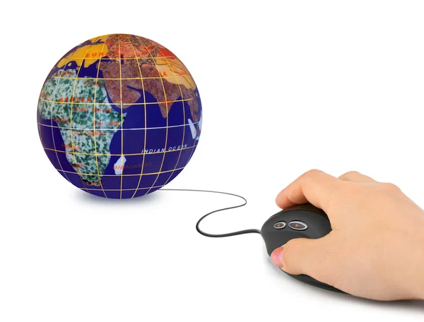 Mão com mouse de computador e globo — Fotografia de Stock