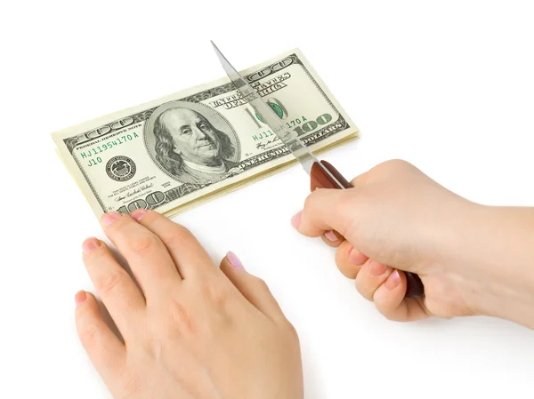 Mãos com faca cortando dinheiro — Fotografia de Stock