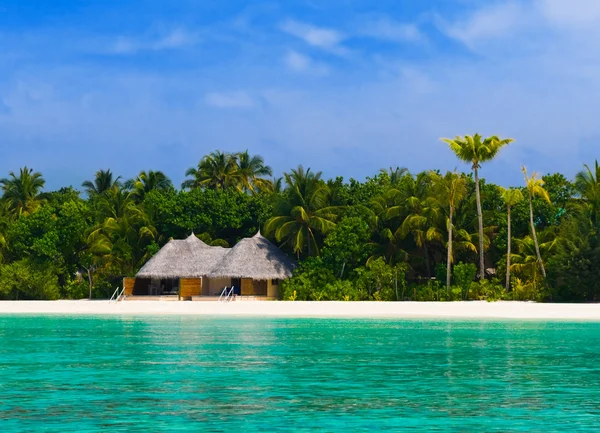 Domek na tropikalnej plaży — Zdjęcie stockowe