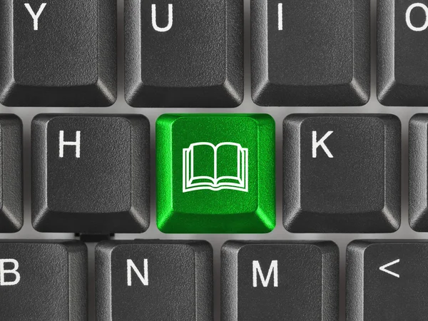 Počítačová klávesnice s klíčem kniha — Stock fotografie