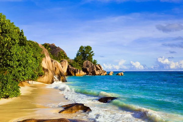 Praia tropical Fonte D 'Argent na ilha La Digue, Seychelles — Fotografia de Stock