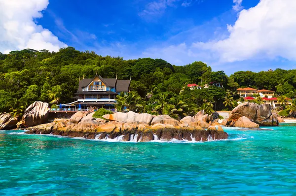 Hotel na praia tropical, La Digue, Seychelles — Fotografia de Stock
