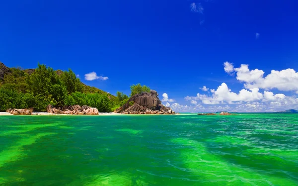 Tropische Insel auf den Seychellen — Stockfoto