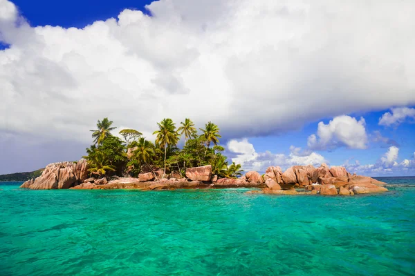 Tropical island at Seychelles — Stock Photo, Image