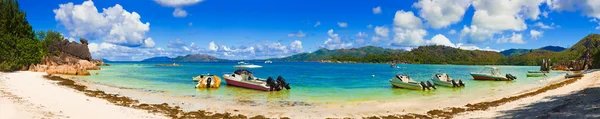 Strandpanorama auf der Insel Curieuse auf den Seychellen — Stockfoto