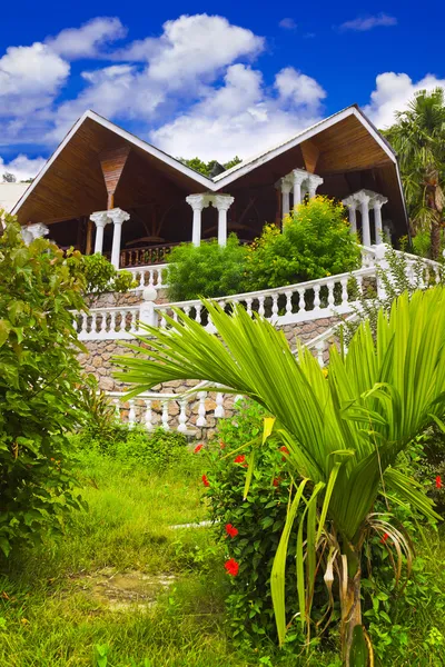 Hotel at tropical island — Stock Photo, Image