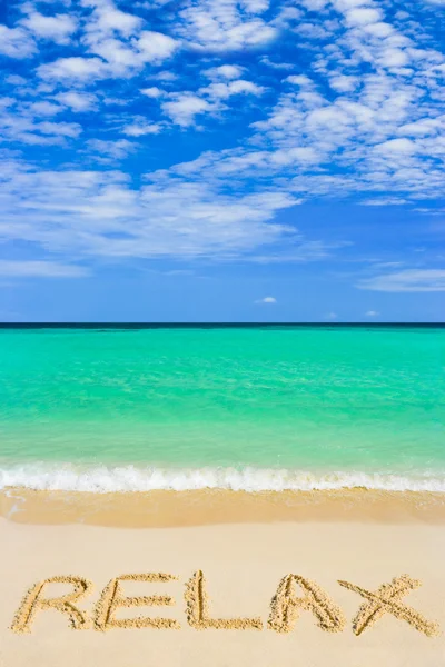 Słowo relaks na plaży — Zdjęcie stockowe