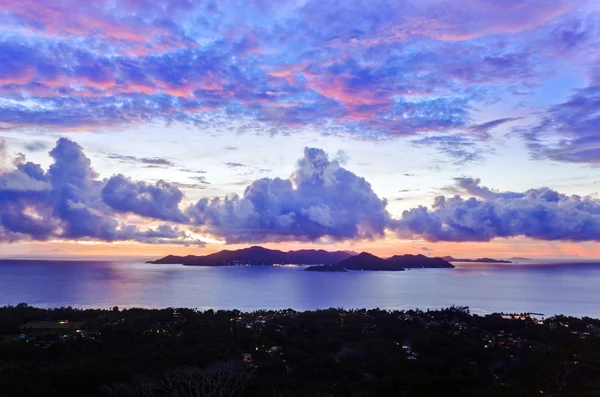 Ilha Praslin ao pôr-do-sol — Fotografia de Stock