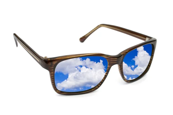 Solglasögon och sky reflektion — Stockfoto