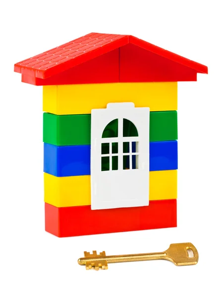 Toy house och nyckel — Stockfoto