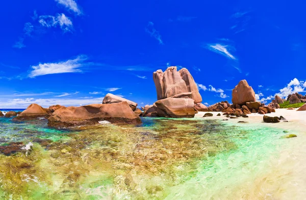 Panorama van het tropische strand van de Seychellen — Stockfoto