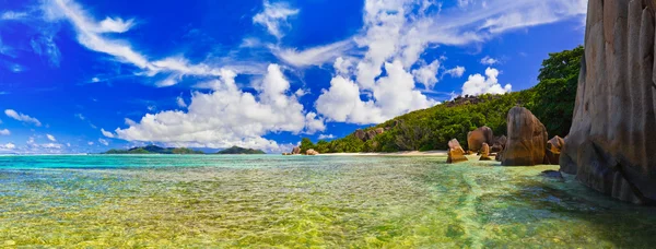 Panorama van tropisch strand — Stockfoto
