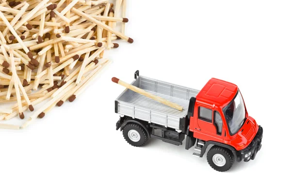 Carro de brinquedo caminhão e fósforos — Fotografia de Stock