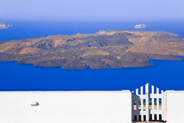 Santorini (Grécia) - vista para o vulcão — Fotografia de Stock