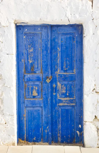 Old door and lock on street — Stock Photo, Image