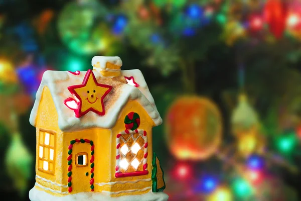 Lichterhaus und Weihnachtsbaum — Stockfoto