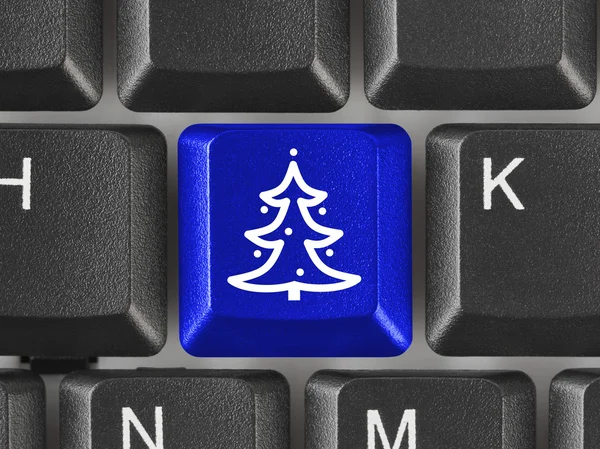 Teclado de computador com chave de árvore de Natal — Fotografia de Stock