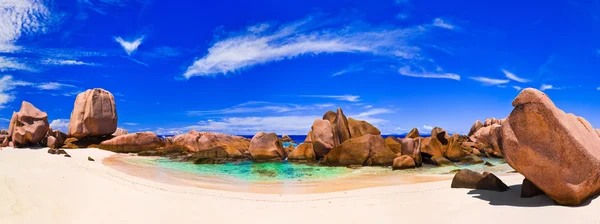 Panorama of tropical beach at Seychelles — Stock Photo, Image