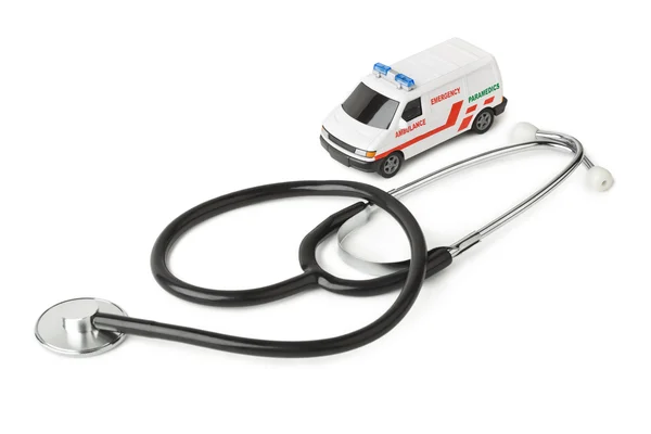 Stetoskop och leksak ambulans bil — Stockfoto