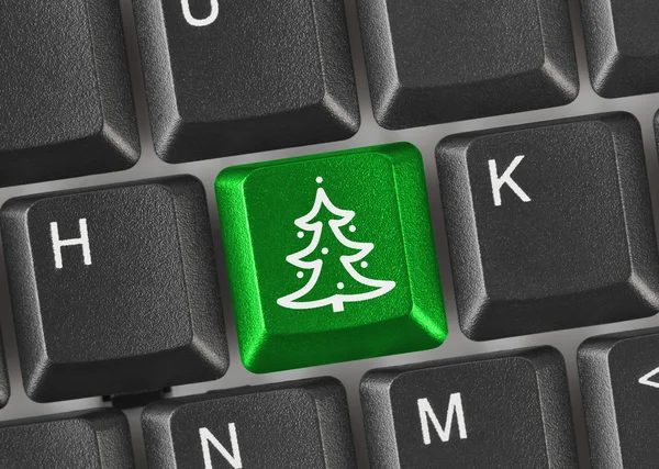 Teclado de computador com chave de árvore de Natal — Fotografia de Stock
