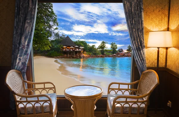 Quarto de hotel e paisagem de praia — Fotografia de Stock