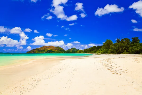 Tropiska stranden cote d'or på ön praslin, Seychellerna — Stockfoto
