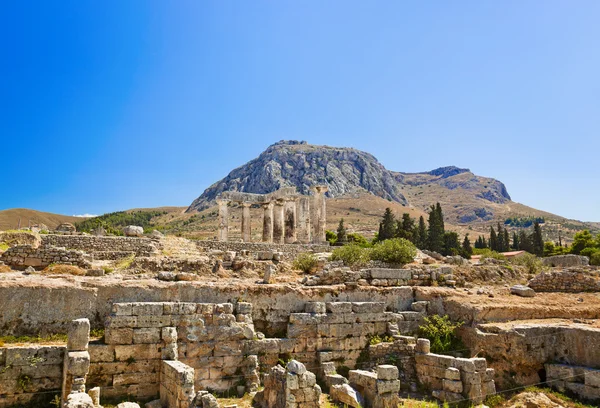 コリントス、ギリシャの神殿の遺跡 — ストック写真