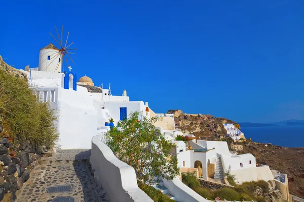 Windmolen in oia op santorini, Griekenland — Stockfoto