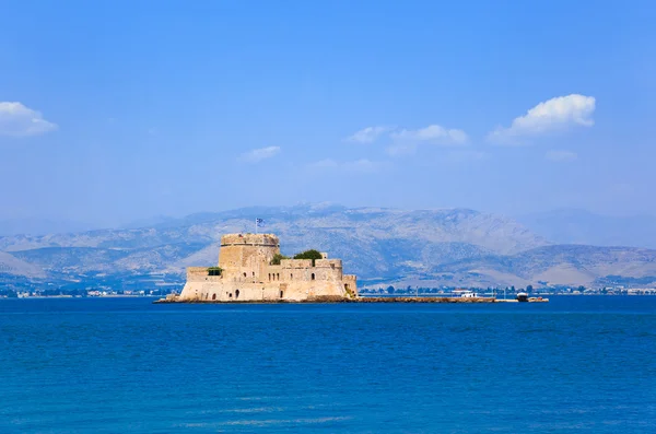 Ilha do castelo de Bourtzi em Nafplion, Grécia — Fotografia de Stock