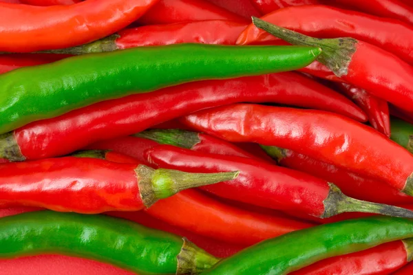 Heap of green and red hot chili pepper — Stock Photo, Image