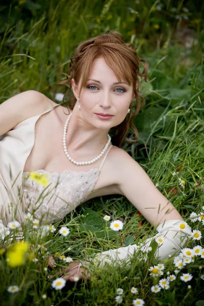Bride on grass — Stock Photo, Image