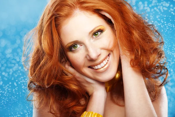 Gyönyörű vörös hajú lány — Stock Fotó