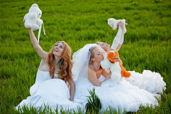 Jonge bruiden — Stockfoto