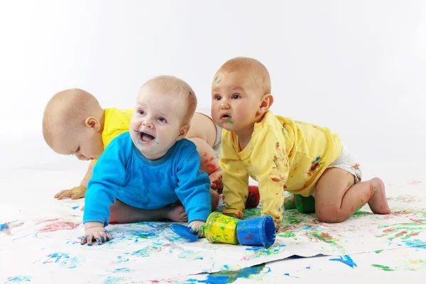 Bebés pintando —  Fotos de Stock