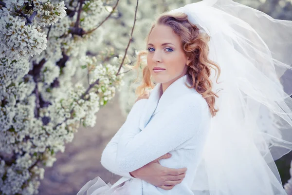 Ritratto sereno della sposa — Foto Stock