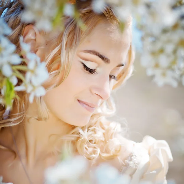 Весенний портрет невесты — стоковое фото