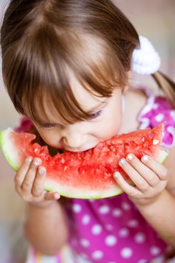 komik çocuk karpuz yeme